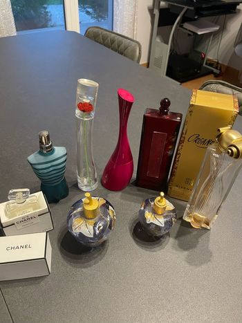 Flacons de parfums vides