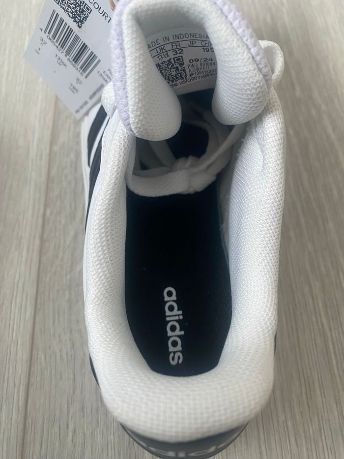 Baskets Adidas blanches & noires - Neuves - T.32 👟 - photo numéro 4