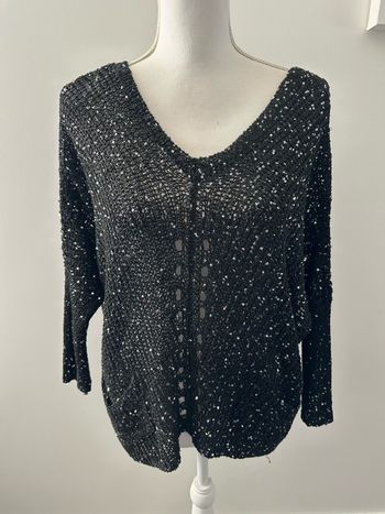 Pull en maille ajourée noir et sequins argentés TU
