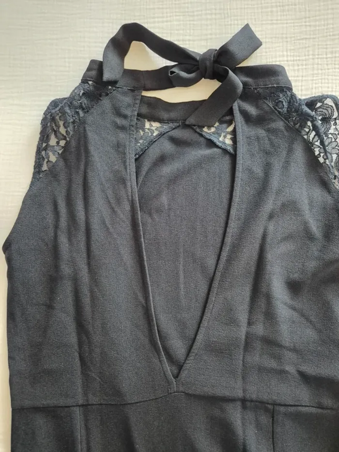 Robe de cocktail dos nu et dentelle bleu marine - photo numéro 7