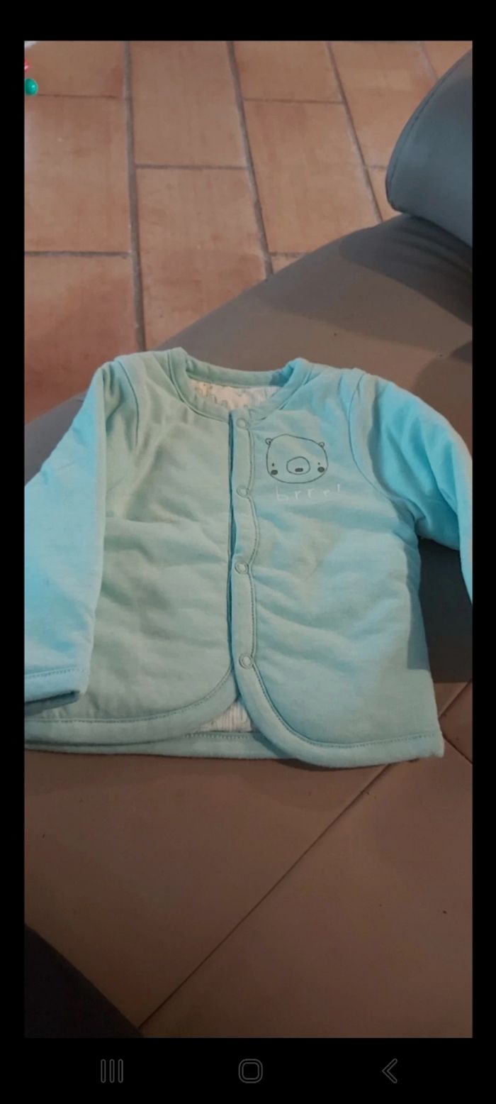 Gilet reversible vert 1 mois - photo numéro 2