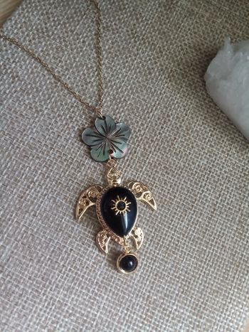 Collier tortue et pierres d'obsidienne naturelles