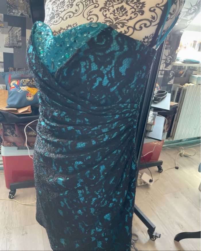 robe 38/40 bustier strass et dentelle noir  moulante - photo numéro 5
