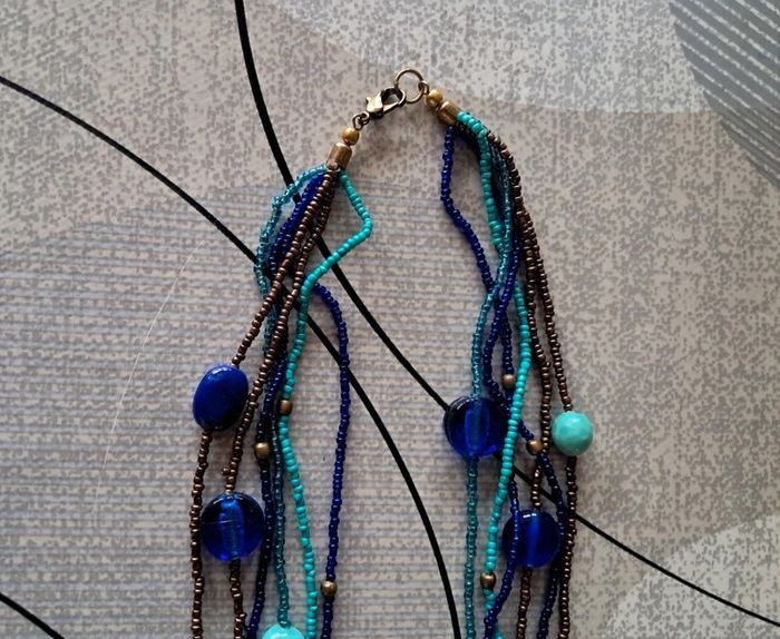 Collier long NEUF avec perles bleues vertes et dorées - photo numéro 8