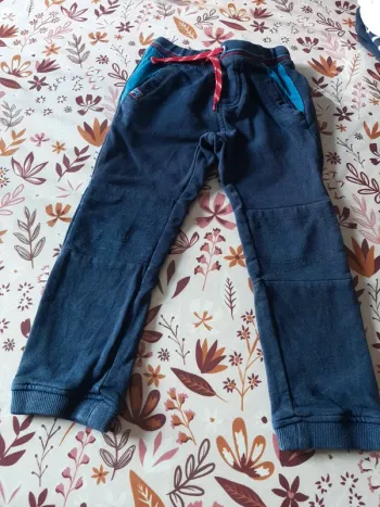 Pantalon de sport taille 3 ans