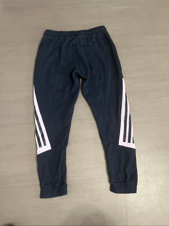 Jogging Adidas Marine – Bandes Roses – Taille L - photo numéro 4