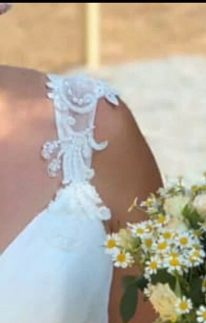 Robe de mariée t40 + voile neuf  + jarretière neuve offerts - photo numéro 2