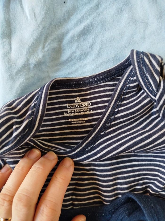 Lot 5 bodys manches courtes - photo numéro 5