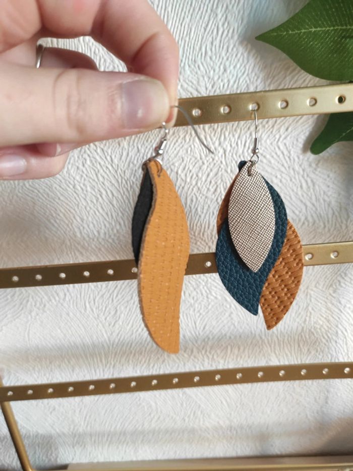 Boucles d’oreilles pendantes – Feuilles en simili cuir - photo numéro 3