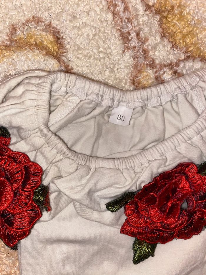 T-shirt à broderies roses, taille 12 mois. - photo numéro 9