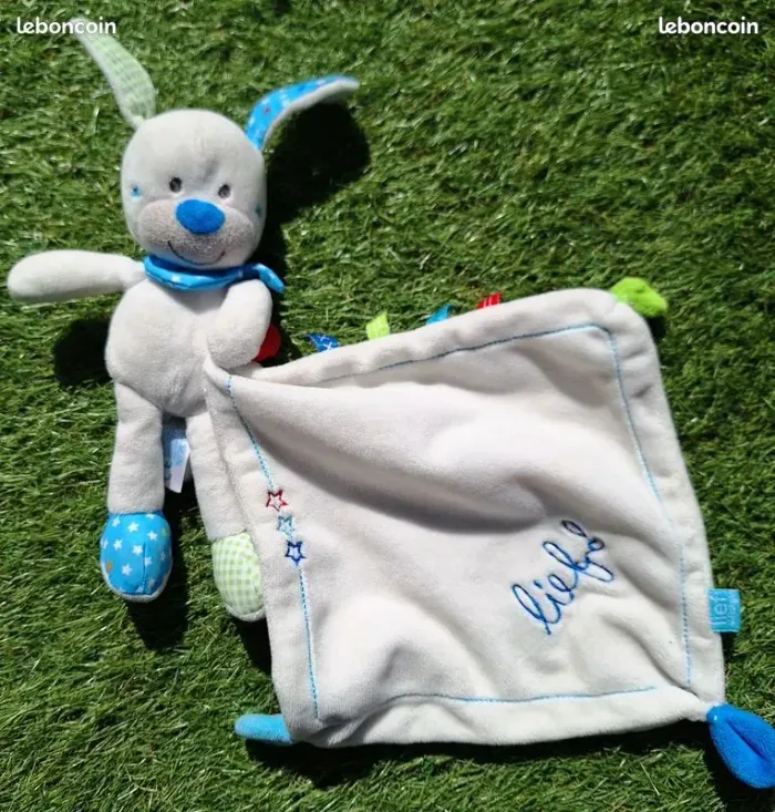 DOUDOU PELUCHE CHIEN AVEC MOUCHOIR - LIEFSTYLE