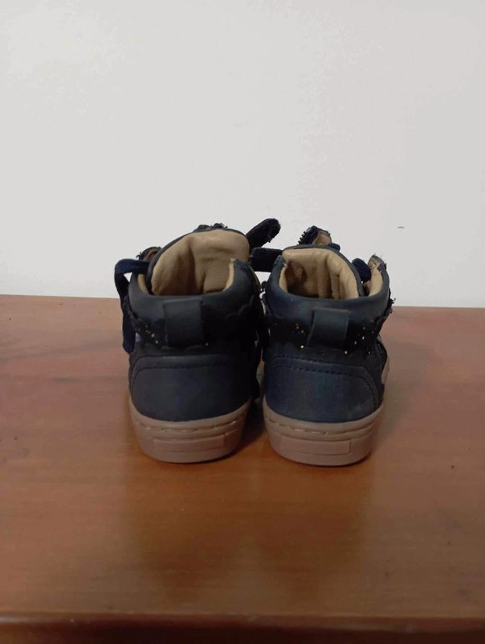 Boutin bébé fille bleue nuit taille 21 marque ver bouder très bon état. - photo numéro 2