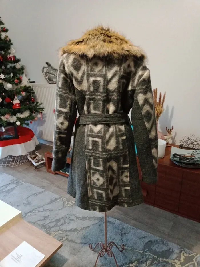 Manteau col en fausse fourrure - photo numéro 6