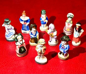 Lot 10 fèves personnages de régions France et des autres pays