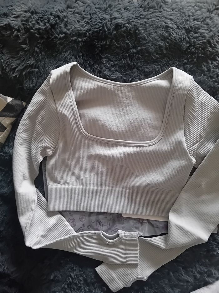 Brassiere sport  manches  longues  femme  neuf - photo numéro 9