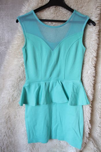 Robe vert d’eau avec décolleté transparent neuve