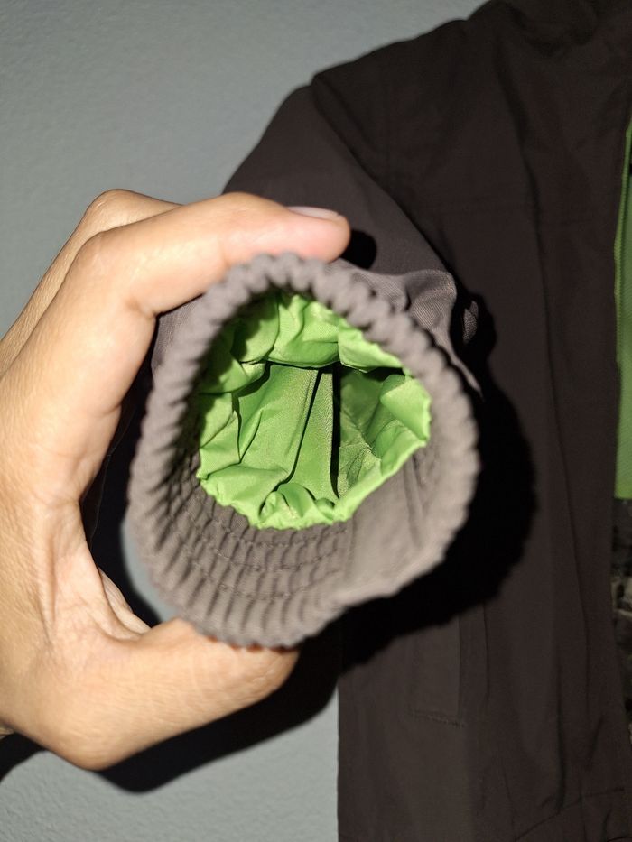 Veste à capuche, coupe vent. - photo numéro 3