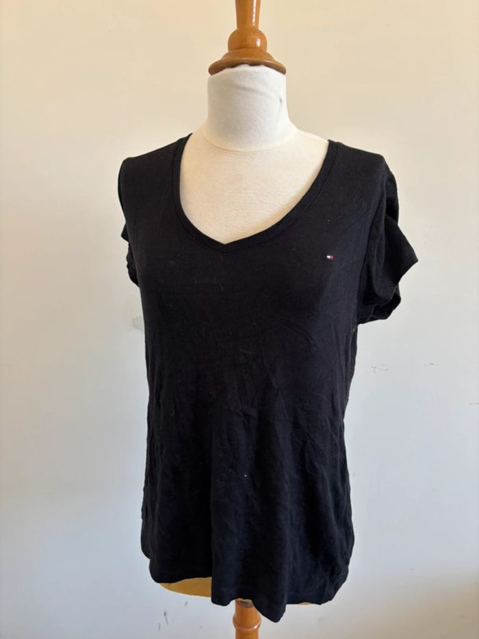 T-shirt col V noir basique