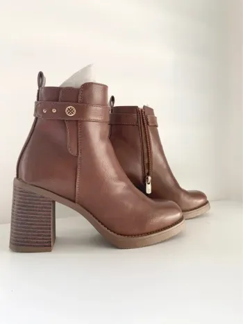Paire de bottines / Boots à talons - cognac. Taille 36 - Anna field