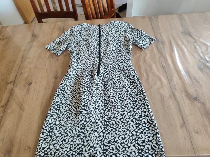 Robe H&M noire T.38 - photo numéro 3