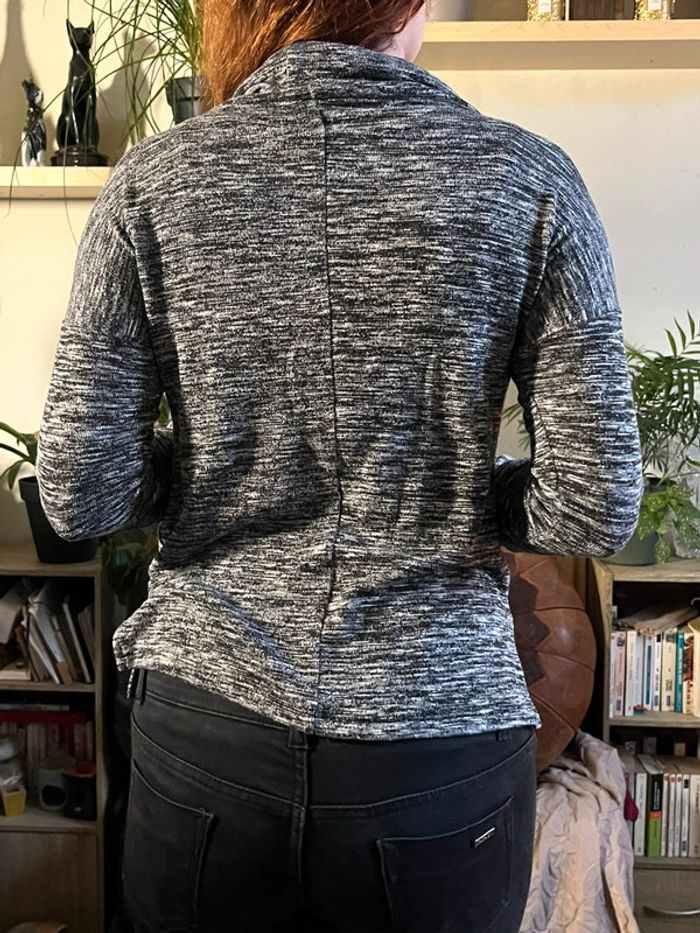 Haut sweat col roulé retombant imprimé - camaïeu de gris - photo numéro 9