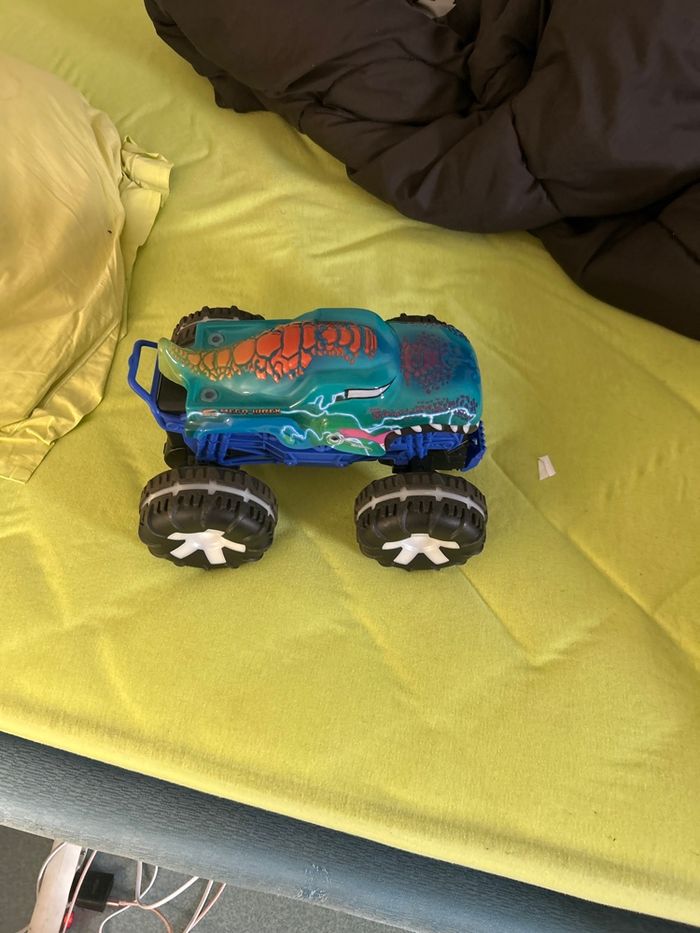 Voiture télécommandée