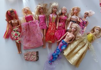 Lot barbies