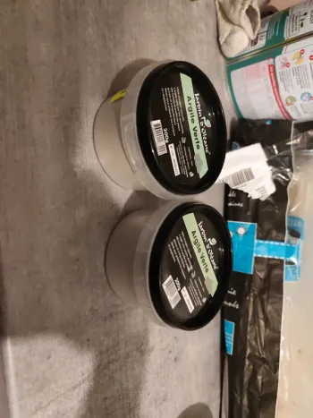 2 pots d'argile verte un pot de savon noir et 2 pots de ghassoul