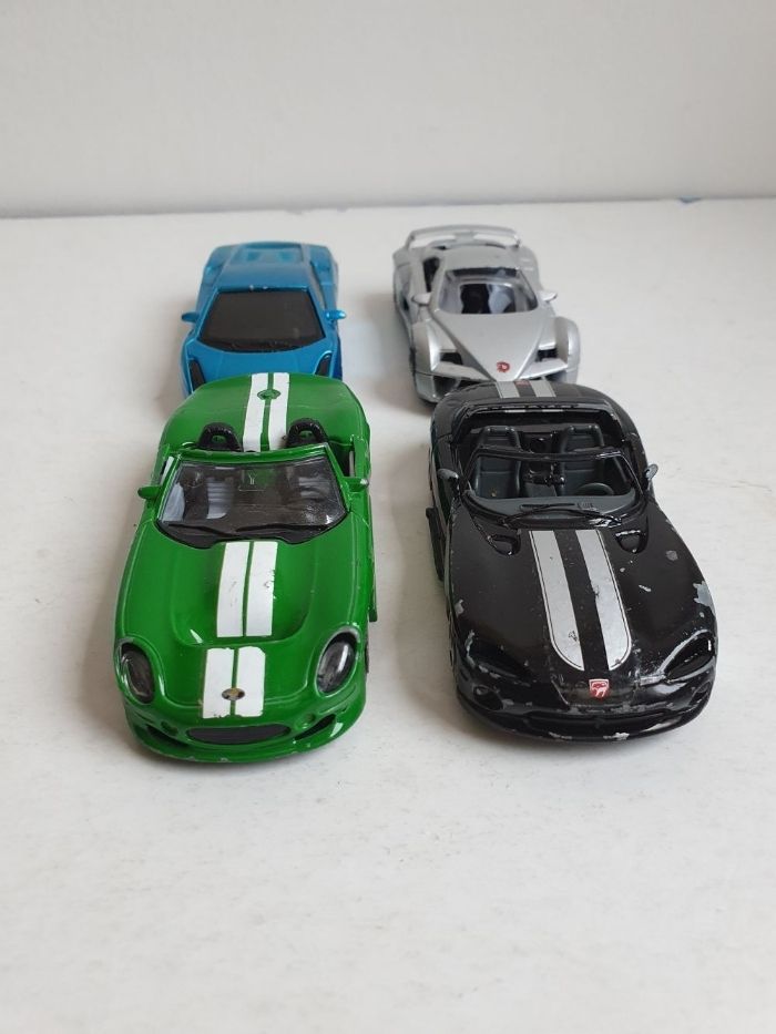 Lot de 4 voitures - photo numéro 2