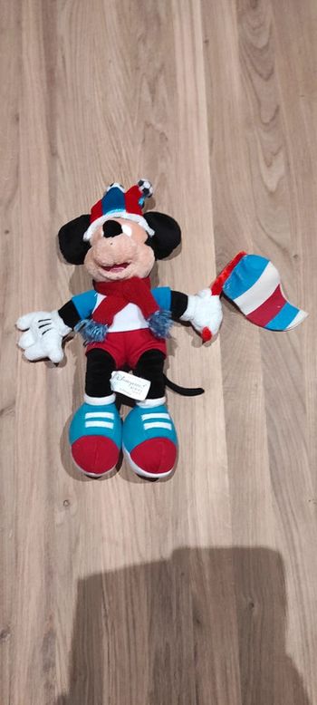 Peluche Mickey supporter de football Disneyland Paris