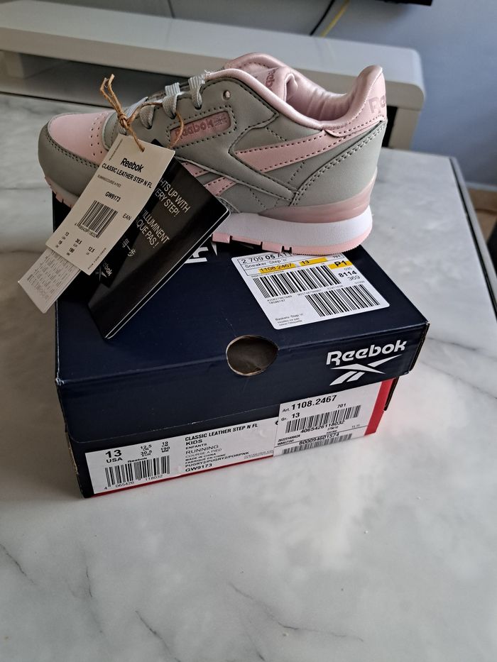 Basket Reebok lumineuse pour fille - photo numéro 2