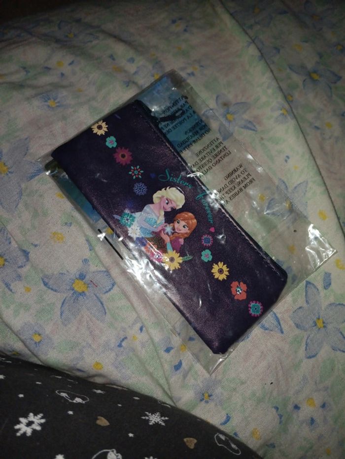 Petite trousse reine des neiges en Sky