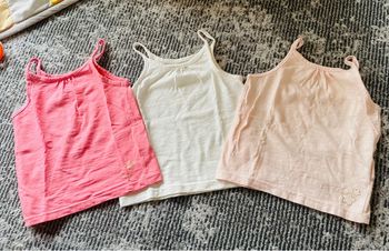 Lot 3 débardeurs neufs 9mois