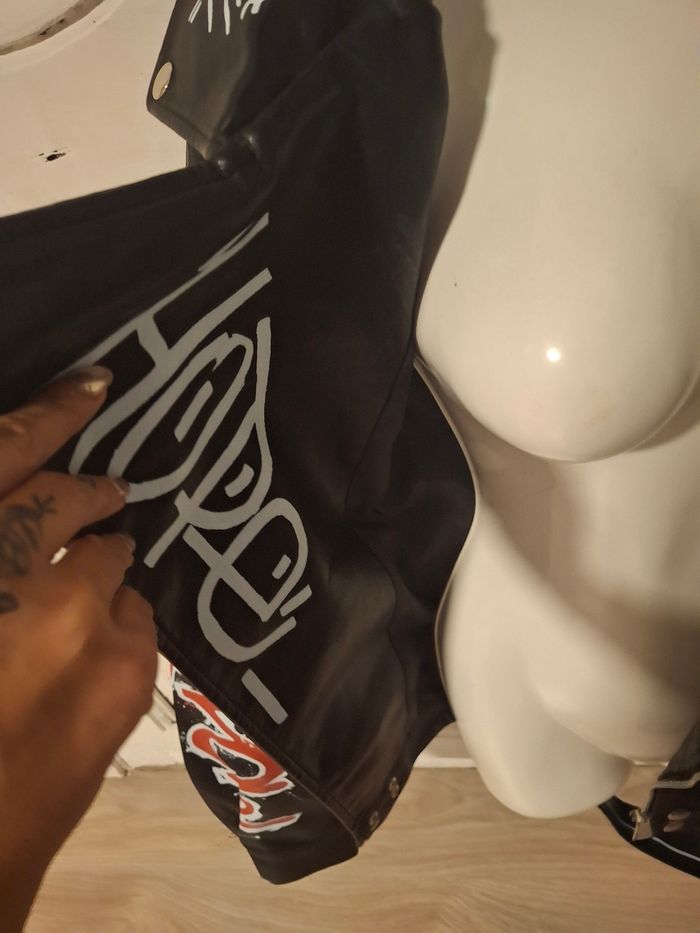 Magnifique veste perfecto noir avec graffiti femme taille m soit 38 neuf jamais porté - photo numéro 6
