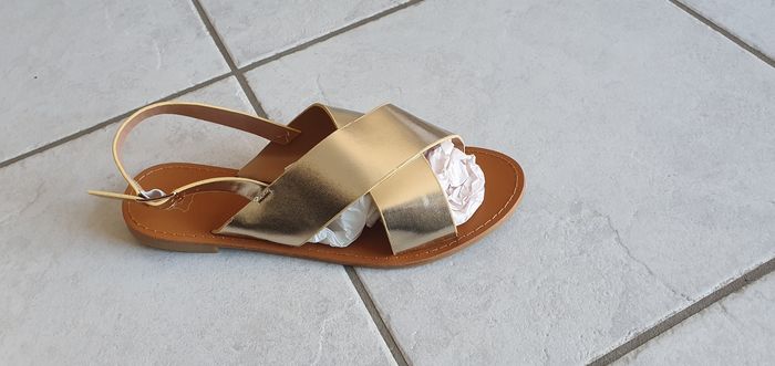 Sandale SUREDELLE tout neuf en cuir. Taille 38 - photo numéro 6