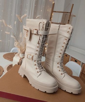Jolie paire de bottes beige avec zip pointure 38 neuves avec étiquettes 🏷