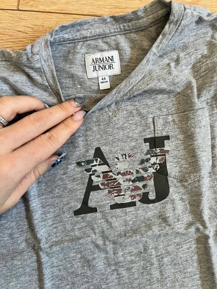 T-shirt Armani junior 4 ans - photo numéro 2