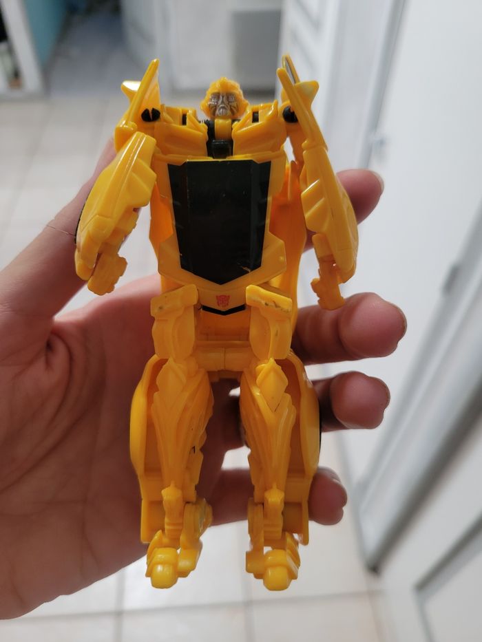 Voiture transformers bumblebee