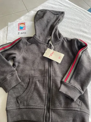 Gilet dpam 2 ans neuf