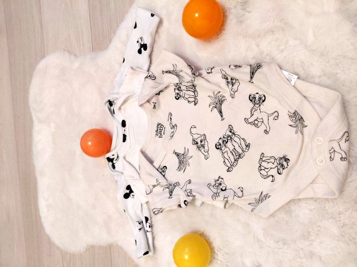 Lot de 3 bodies 0-3 mois.