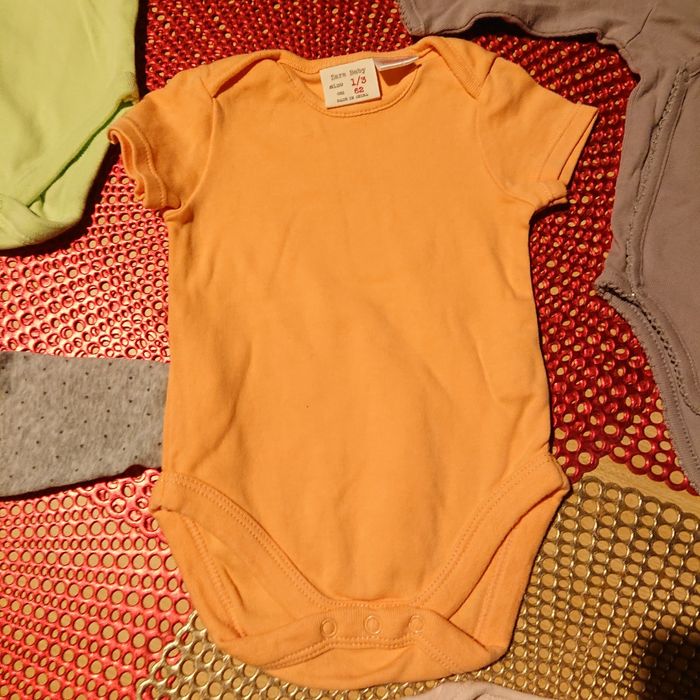 Lot 5 Bodies 1 à 6 mois - photo numéro 4