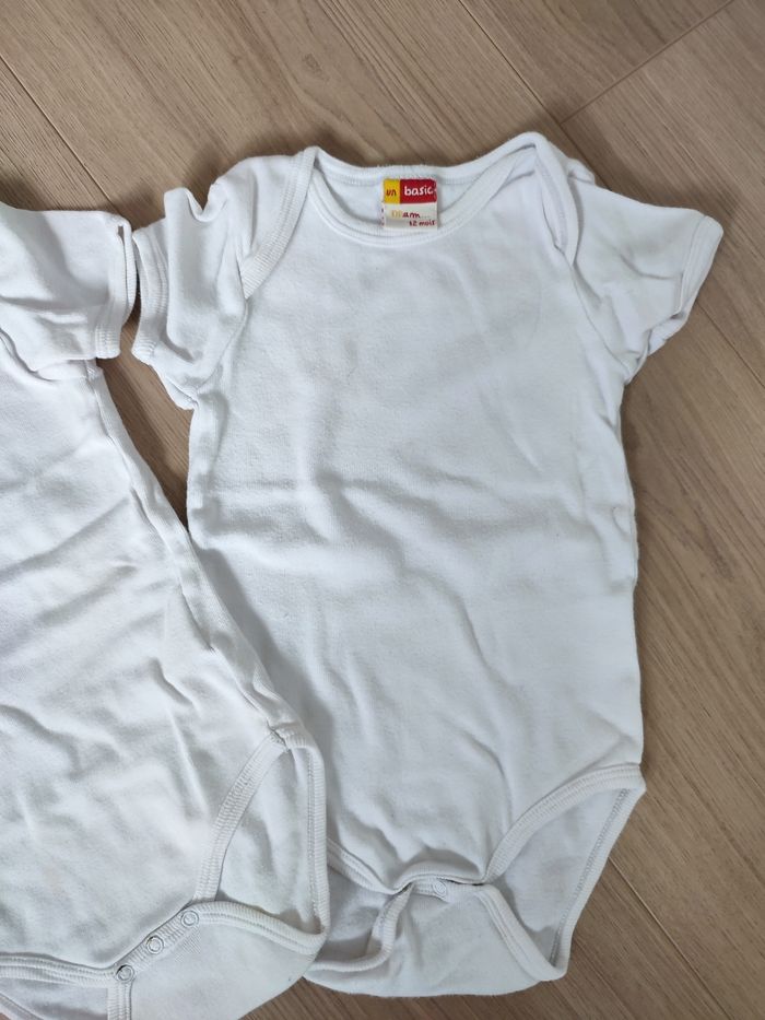 Lot 2 bodies 12 mois - photo numéro 3