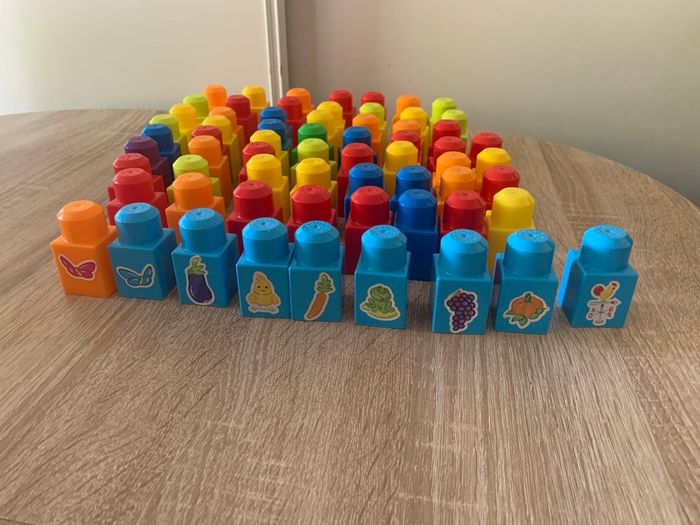 148 pièces de construction Méga Bloks + 2  véhicules + 1 personnage - photo numéro 10