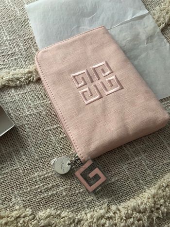 Trousse rose nude neuve Givenchy