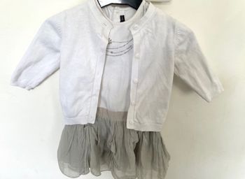 Bel ensemble robe avec soie et cardigan T 12 mois Little Couture blanc