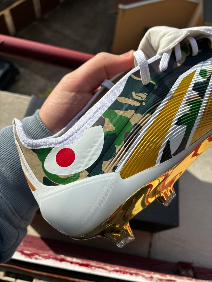 Crampons Adidas x Bape Predator - Taille 44 - Neufs - photo numéro 7