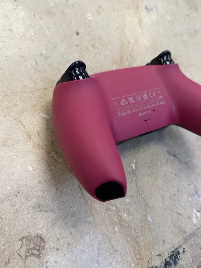 Sony PlayStation 5 Pro 2 To + Manette DualSense Rouge - photo numéro 7