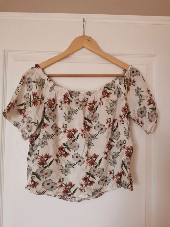 Top fleurie épaule dénudés