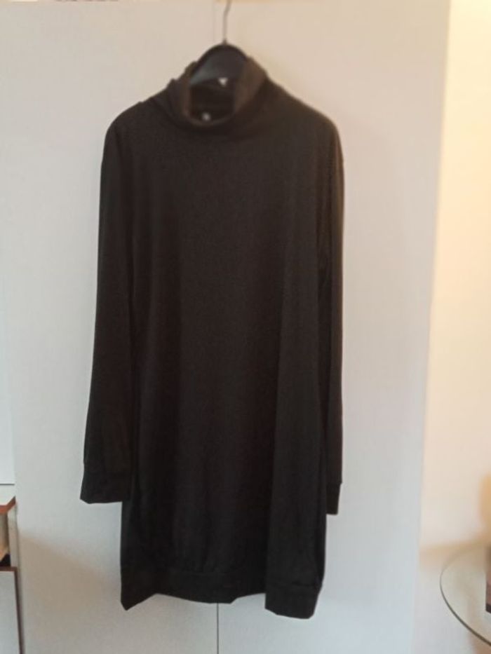 Robe longue ä col roulé