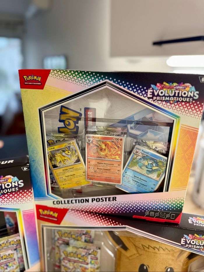 [NEUF] Lot de coffret Pokémon EV8.5, accessoires, poster, classeur - photo numéro 4